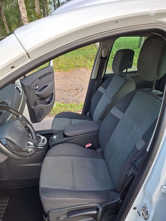Renault Grand Scenic - 11