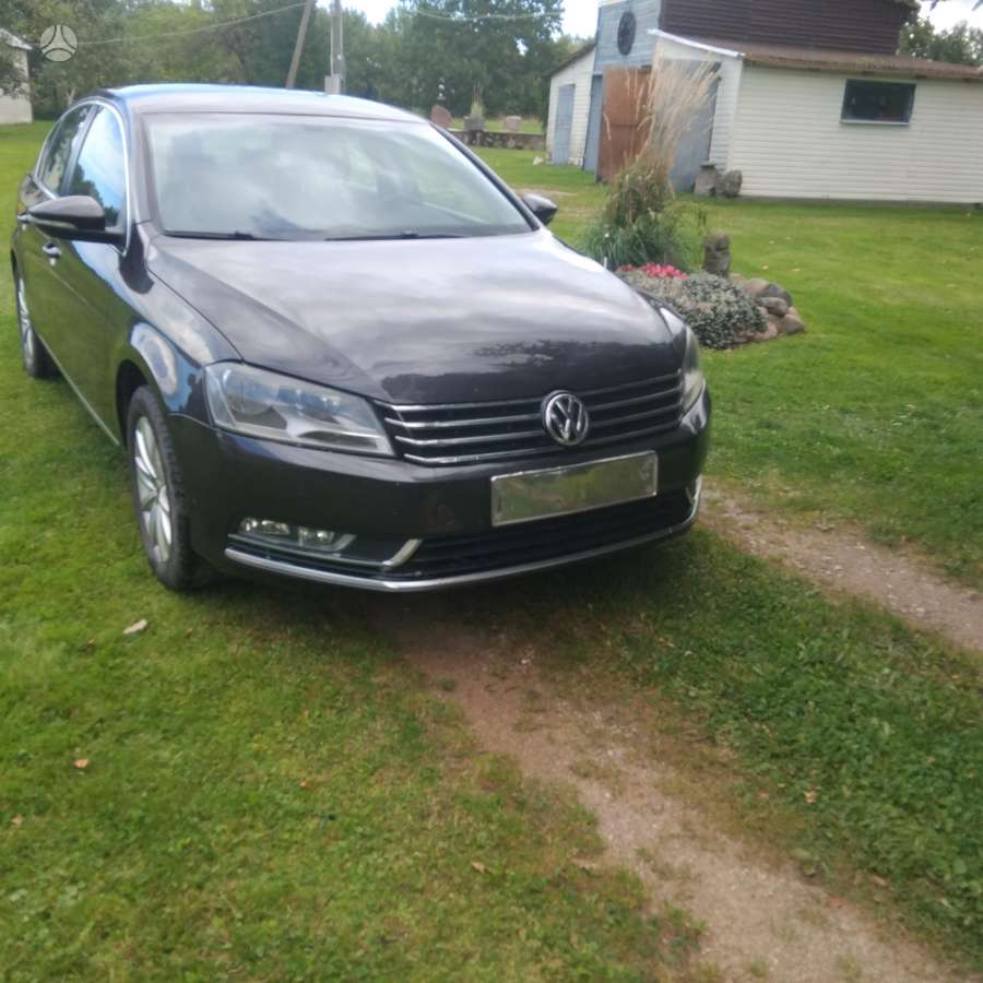 Volkswagen Passat - 1