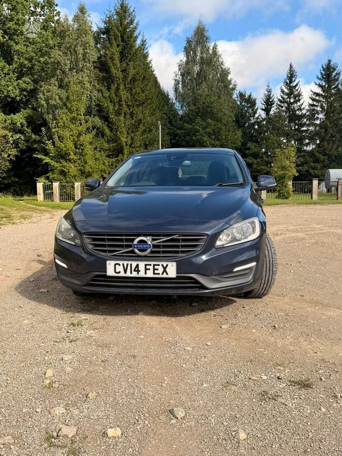 Volvo S60, Седан