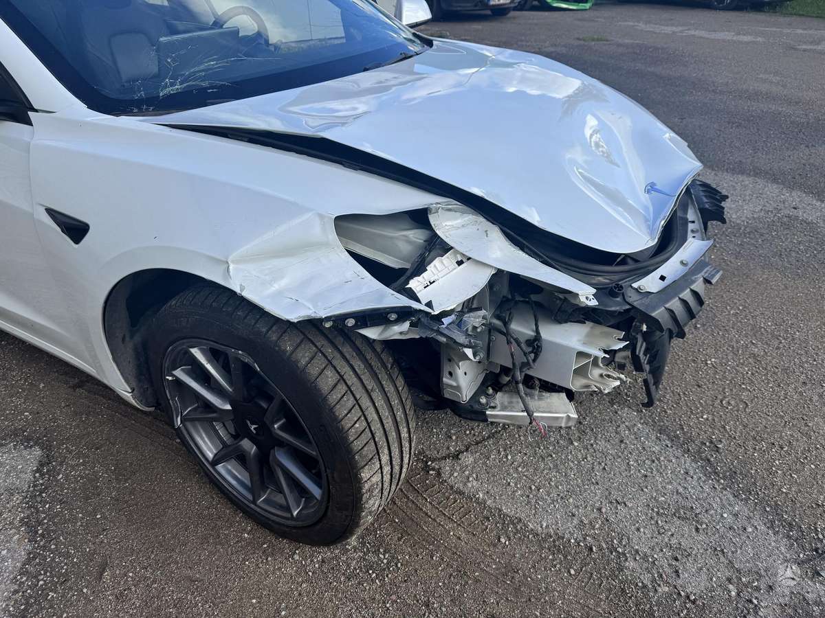 Tesla Model 3 - 12