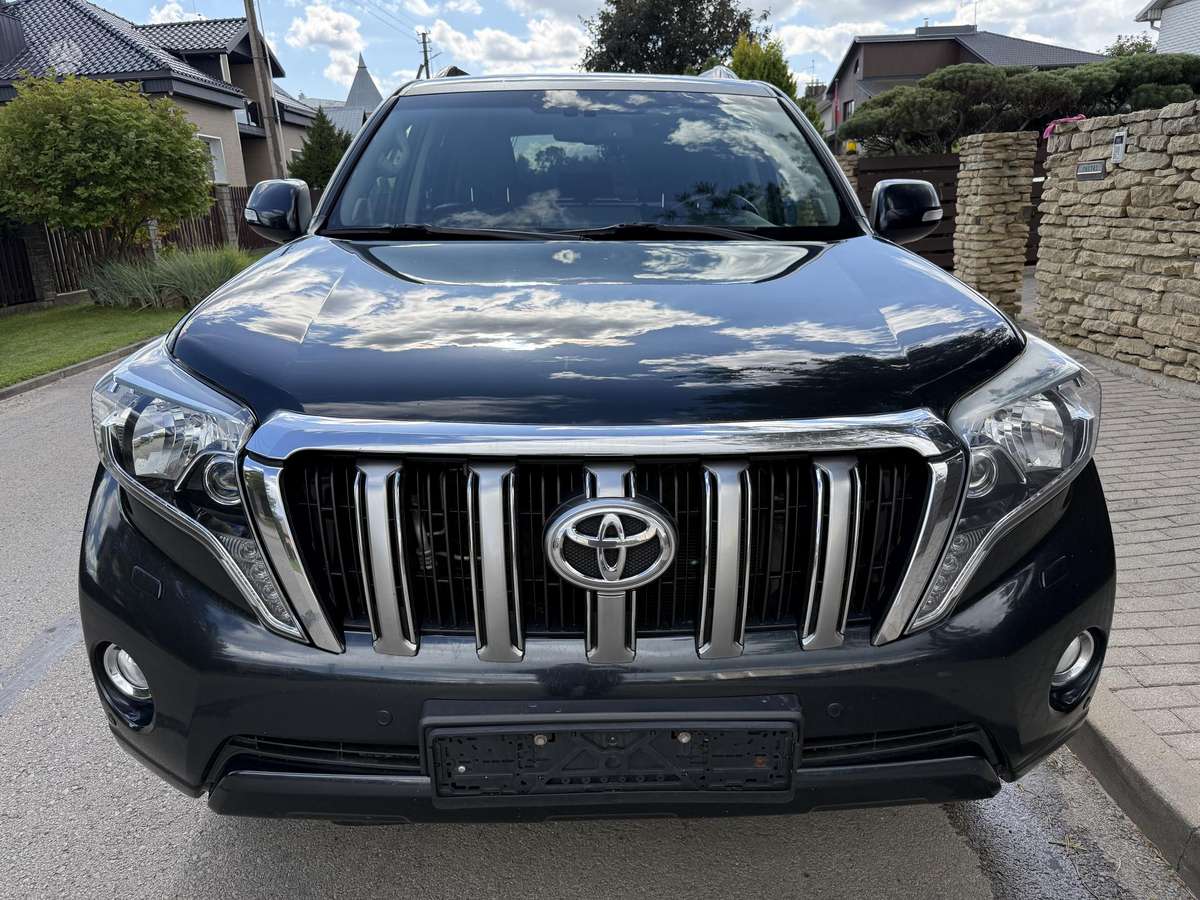 Toyota Land Cruiser - 2