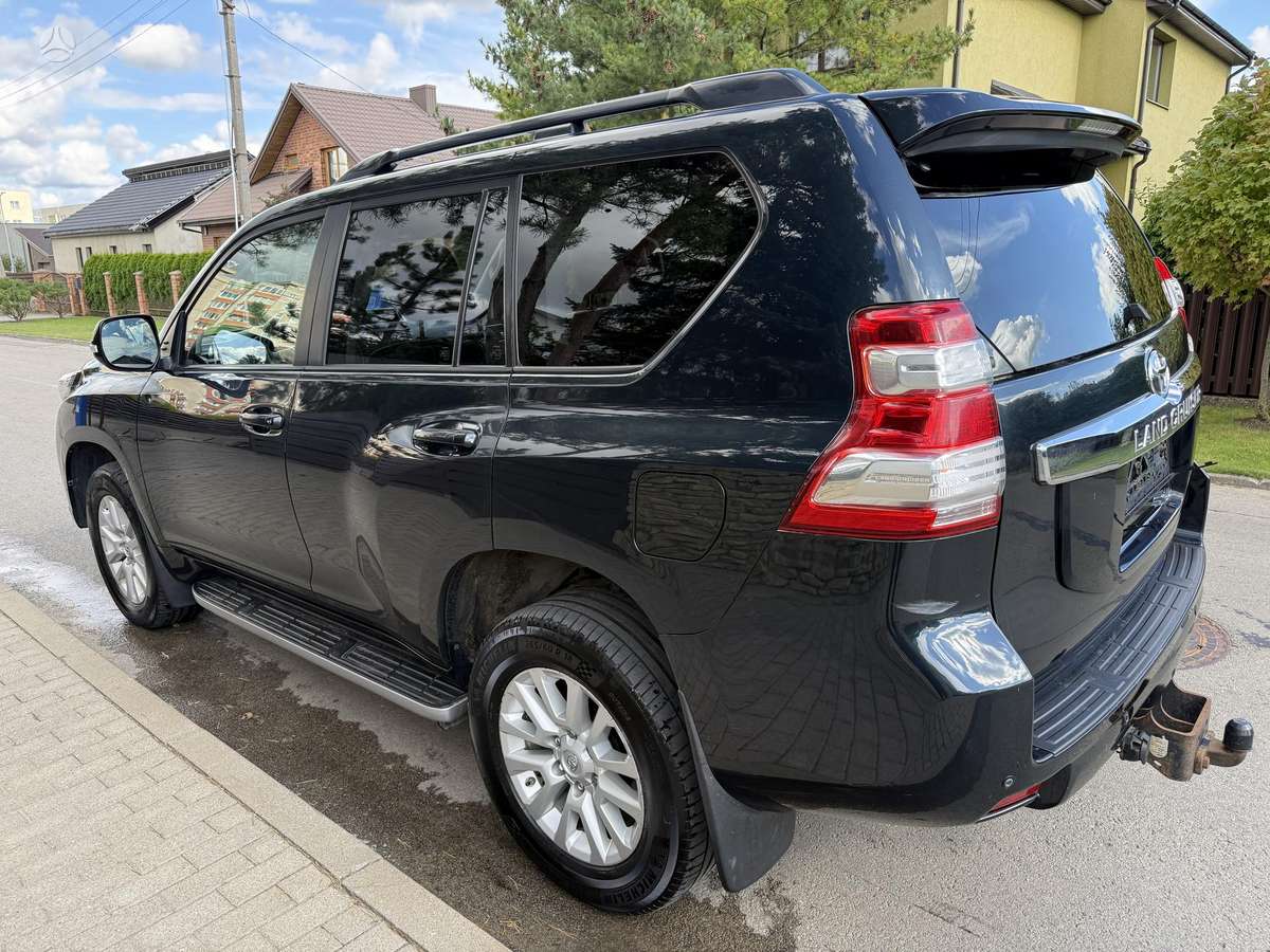 Toyota Land Cruiser - 4