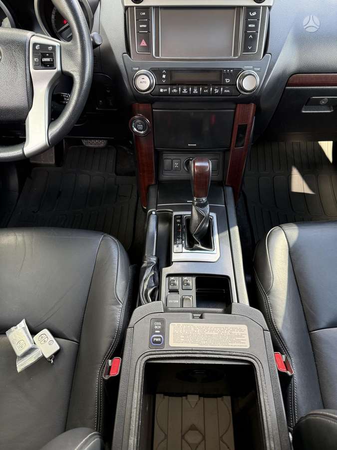 Toyota Land Cruiser - 7