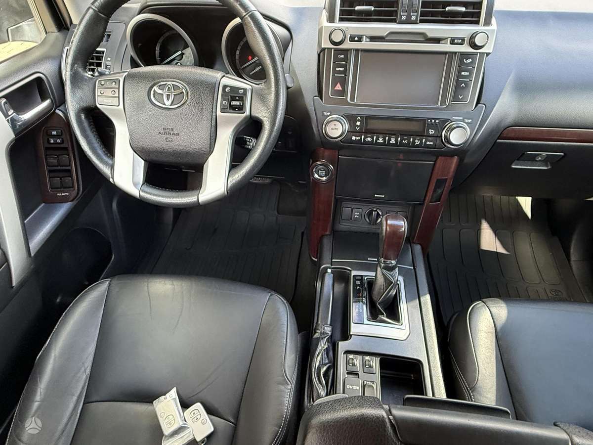 Toyota Land Cruiser - 8