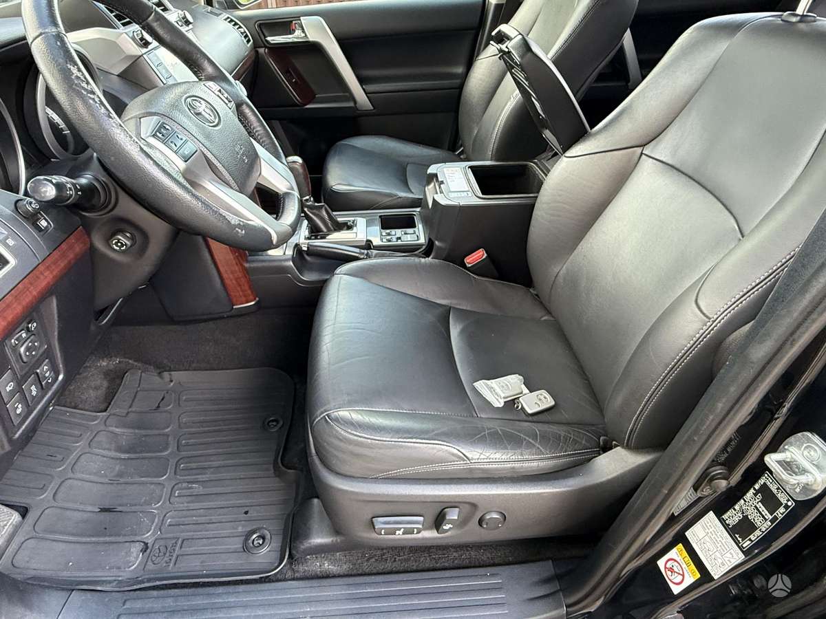 Toyota Land Cruiser - 10
