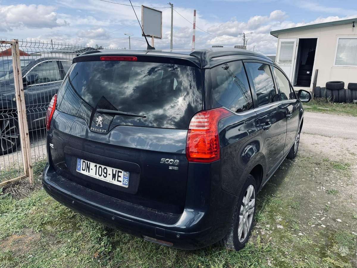 Peugeot 5008 - 8