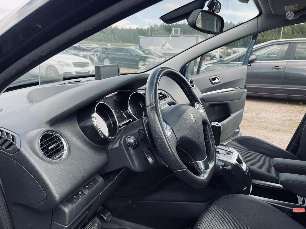 Peugeot 5008 - 10
