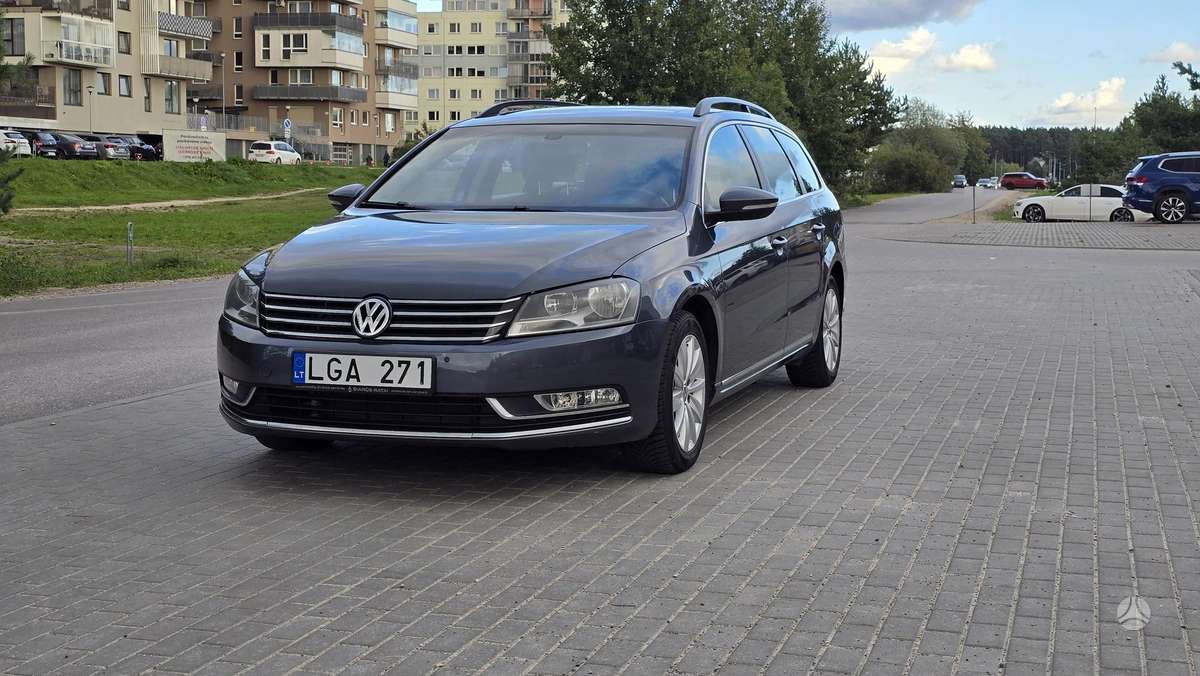 Volkswagen Passat - 1