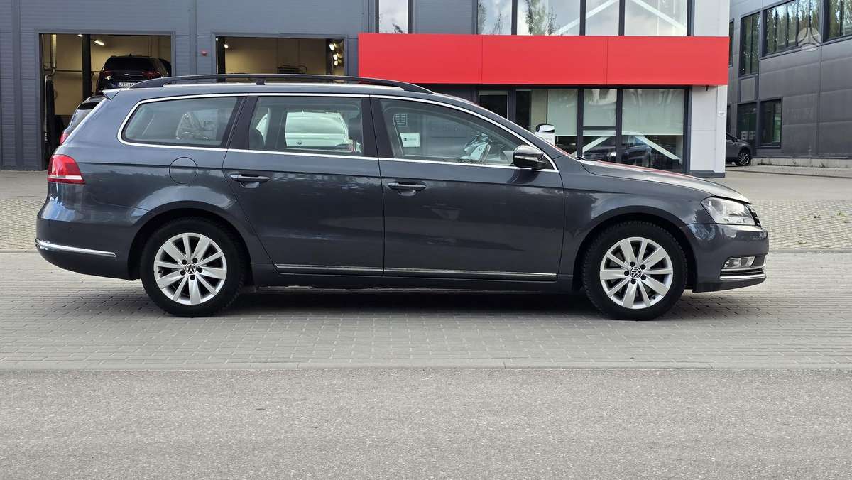 Volkswagen Passat - 4