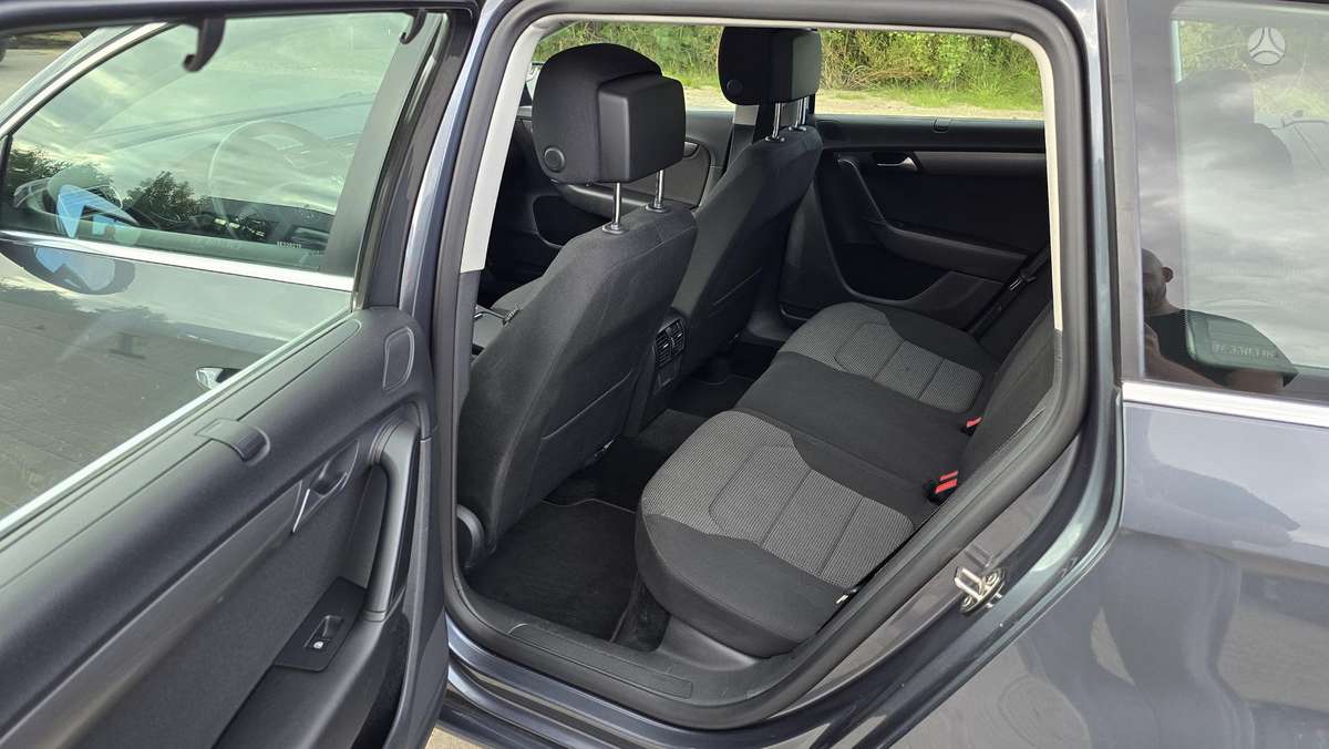 Volkswagen Passat - 11