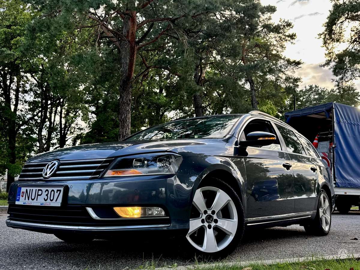 Volkswagen Passat - 1