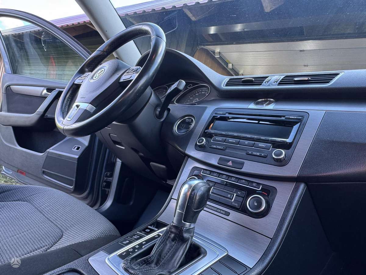 Volkswagen Passat - 4