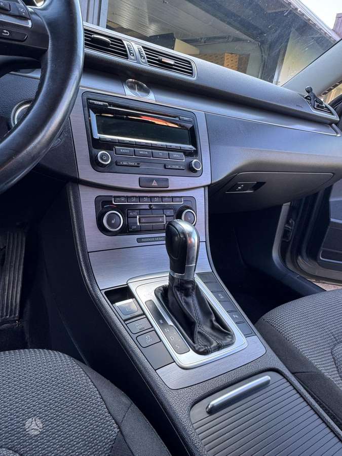 Volkswagen Passat - 8