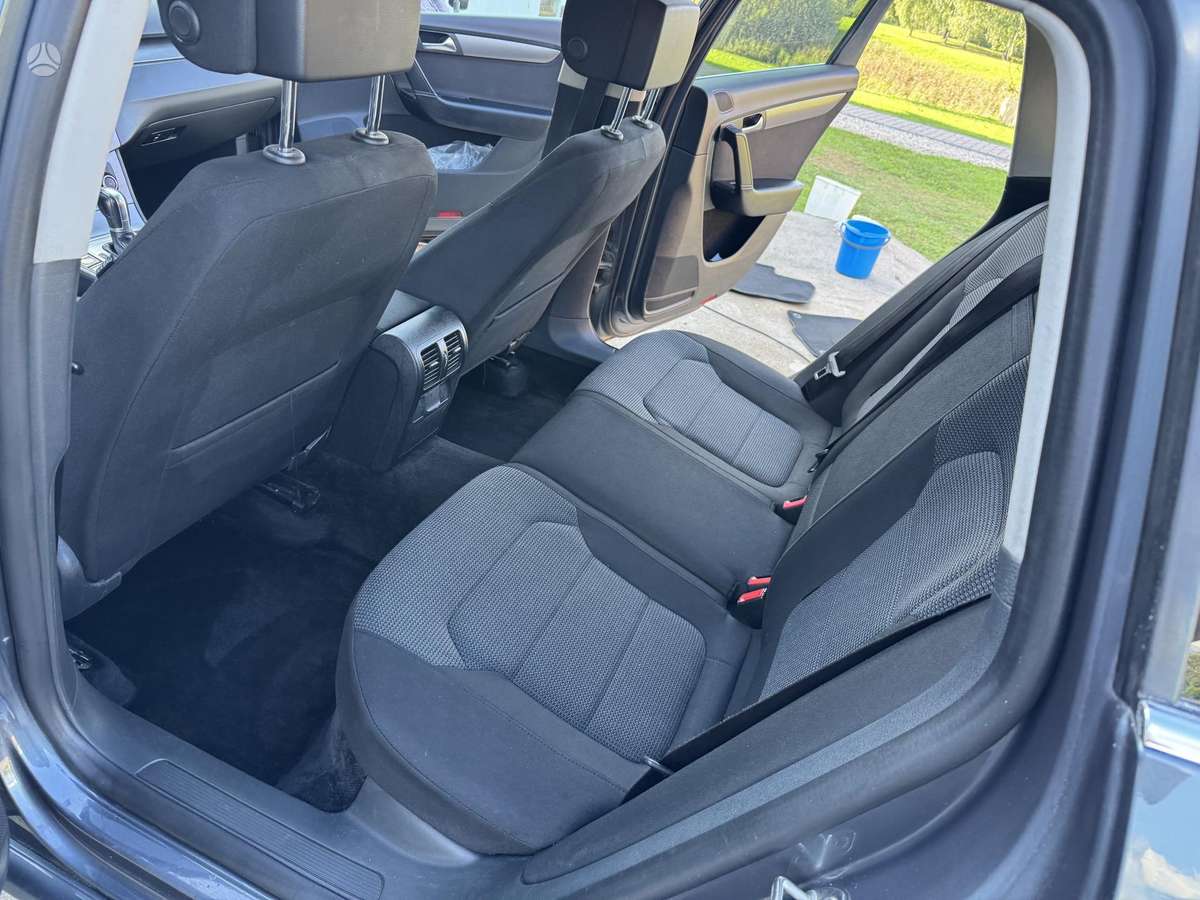 Volkswagen Passat - 12