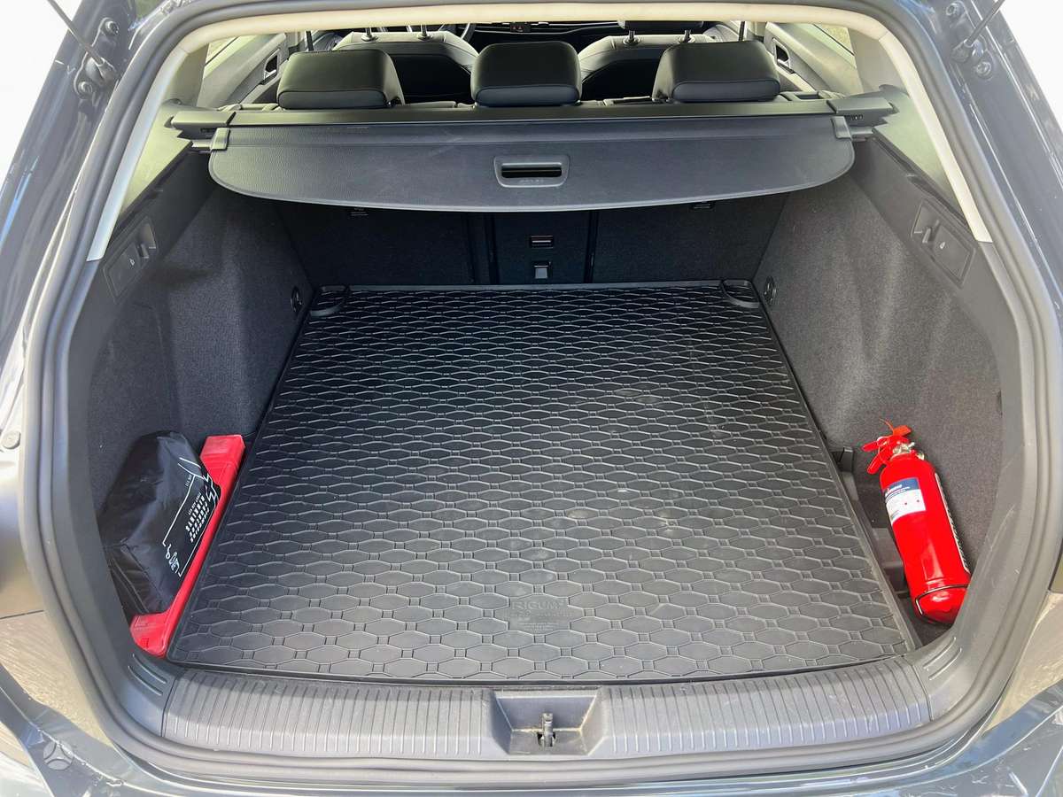 Volkswagen Golf - 6