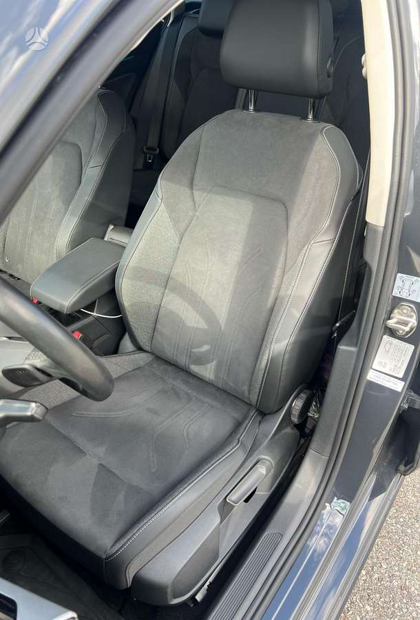 Volkswagen Golf - 8