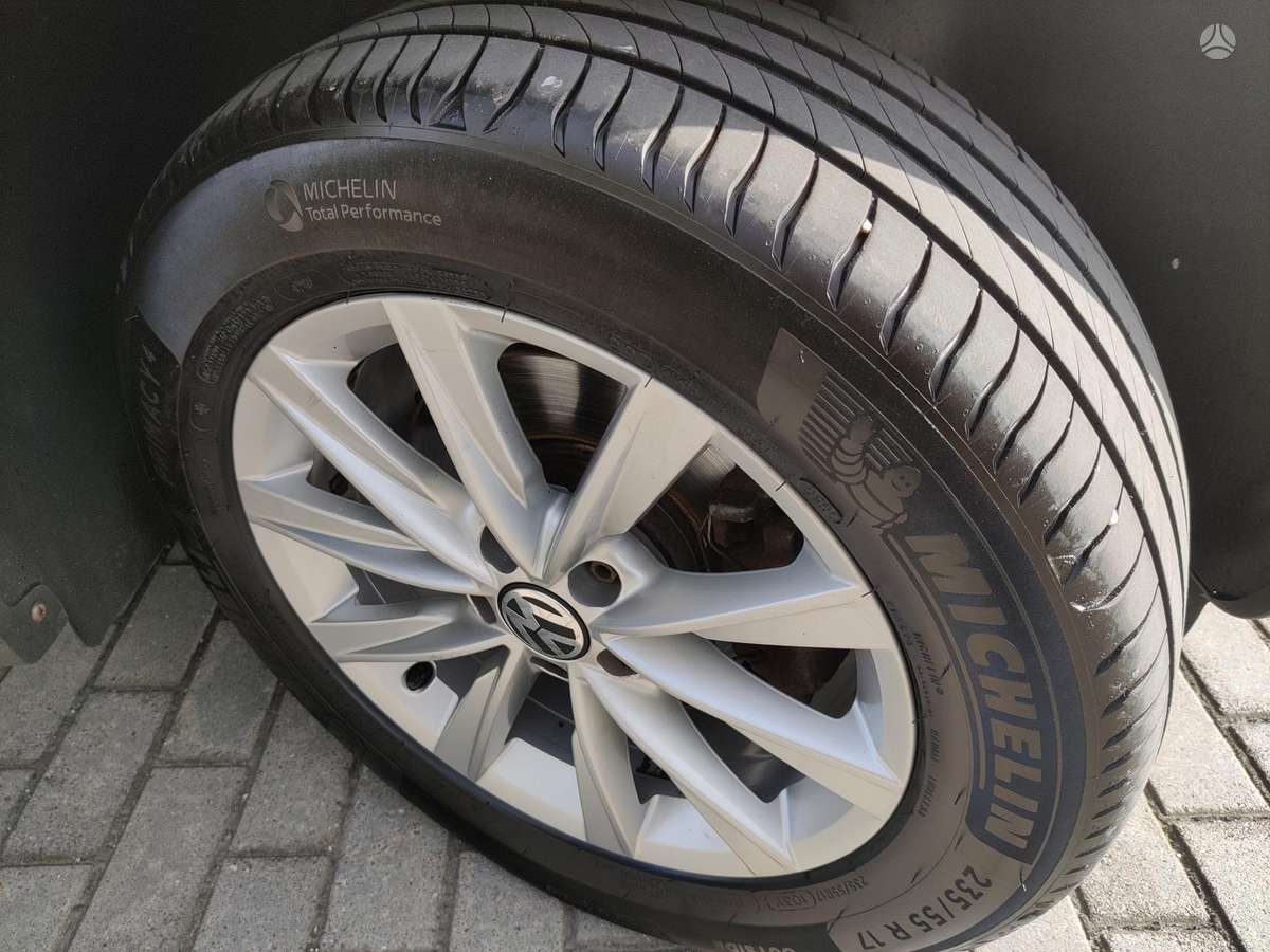 Volkswagen Tiguan - 11