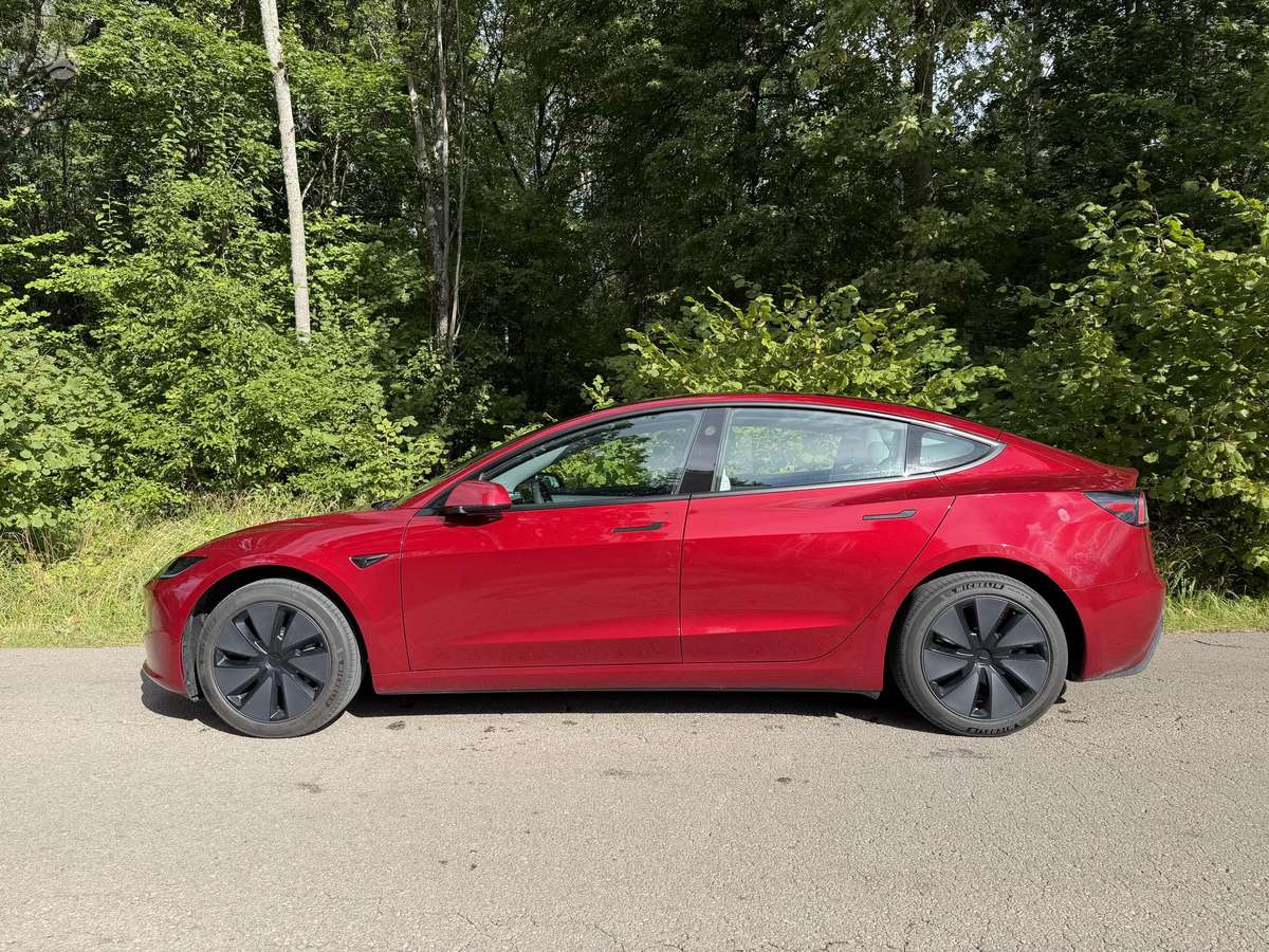 Tesla Model 3 - 7
