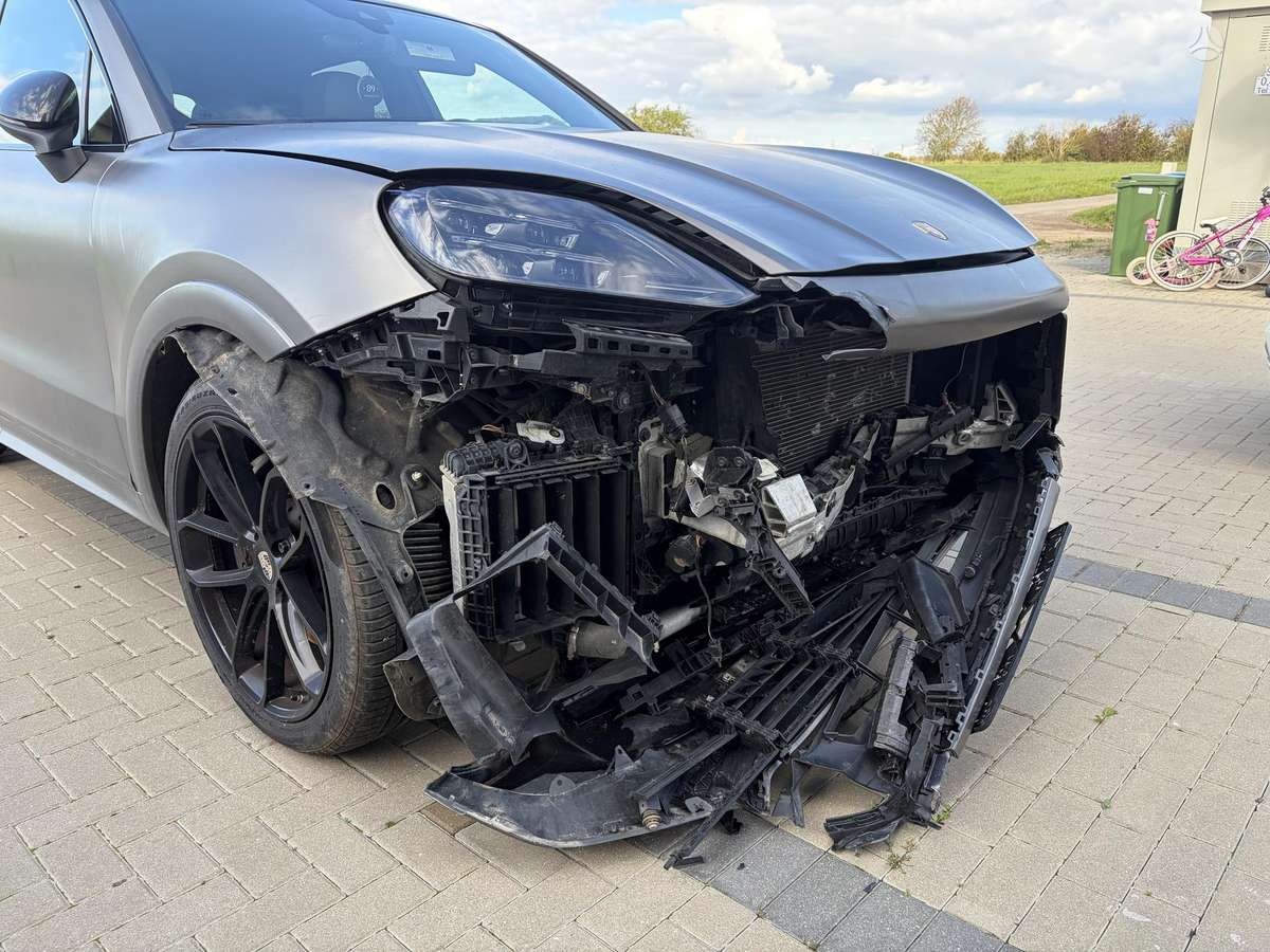Porsche Cayenne - 2
