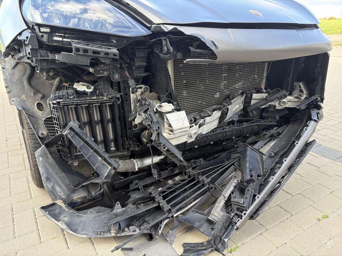 Porsche Cayenne - 3