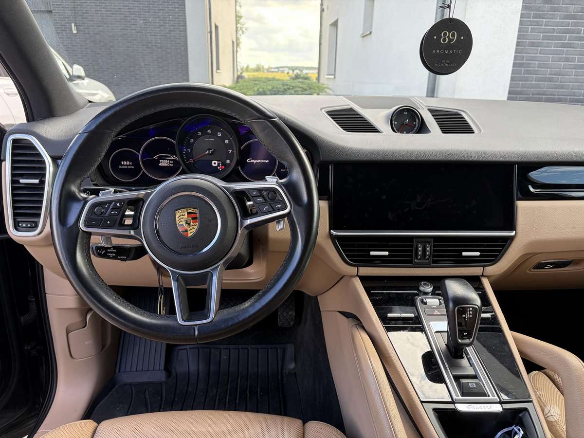 Porsche Cayenne - 9