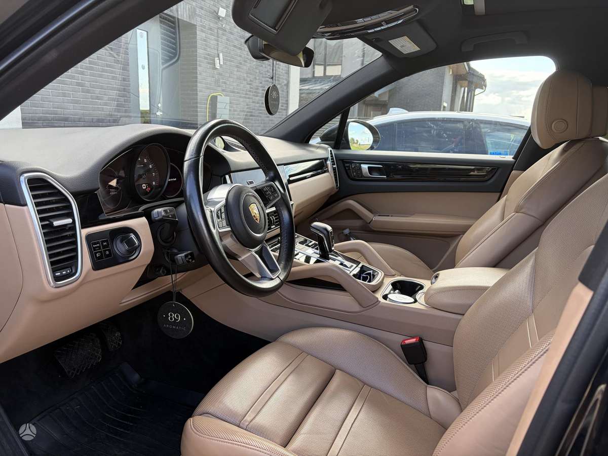 Porsche Cayenne - 10