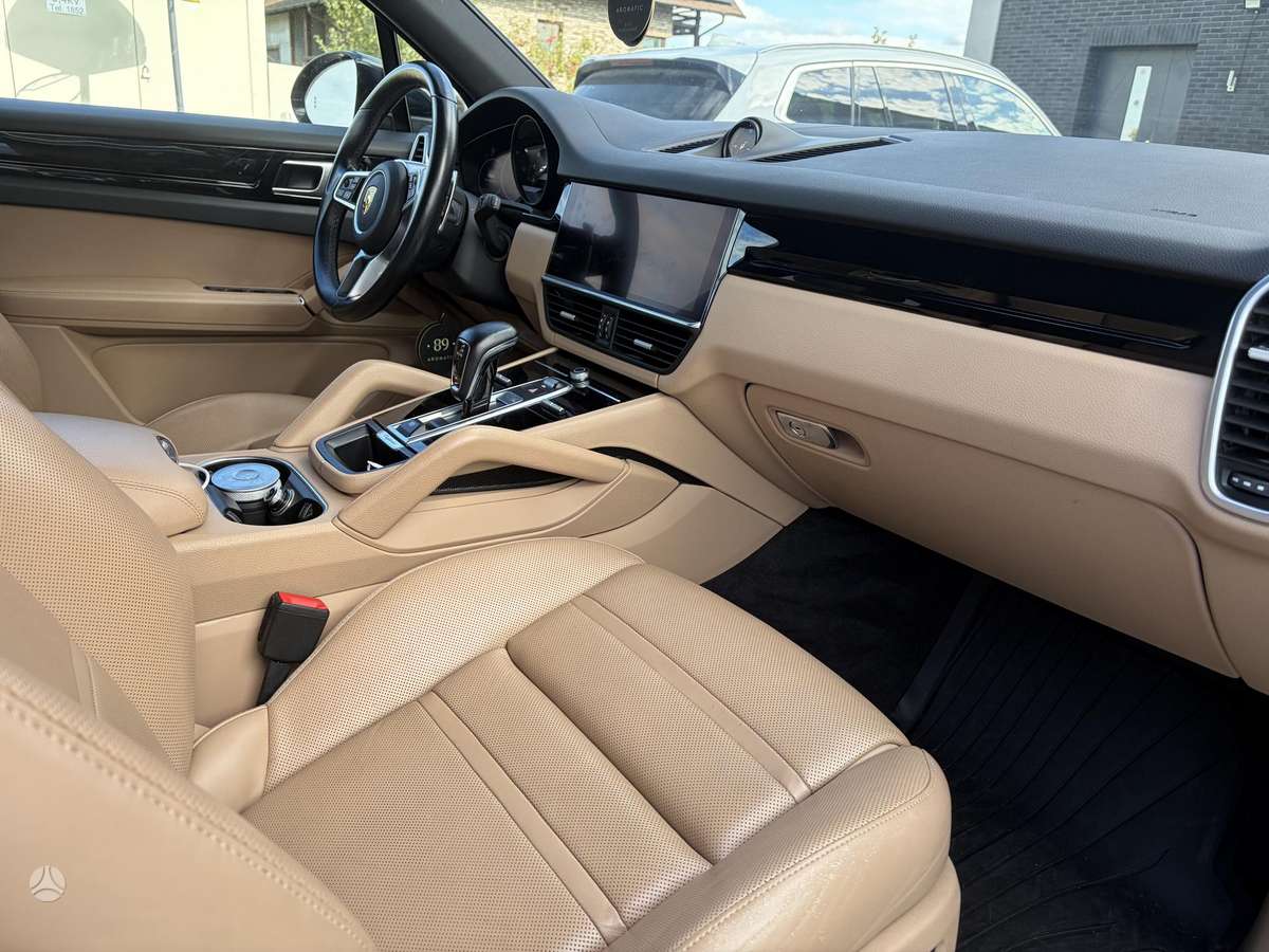Porsche Cayenne - 11