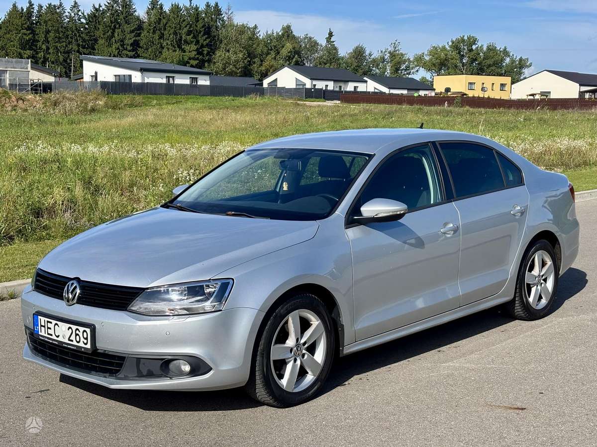 Volkswagen Jetta - 1