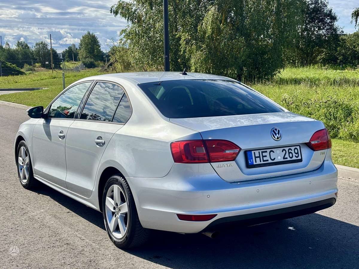 Volkswagen Jetta - 3