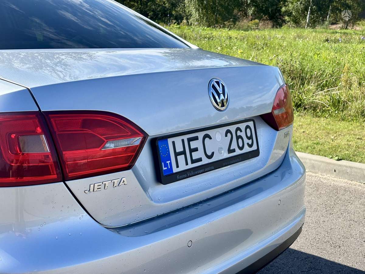 Volkswagen Jetta - 5