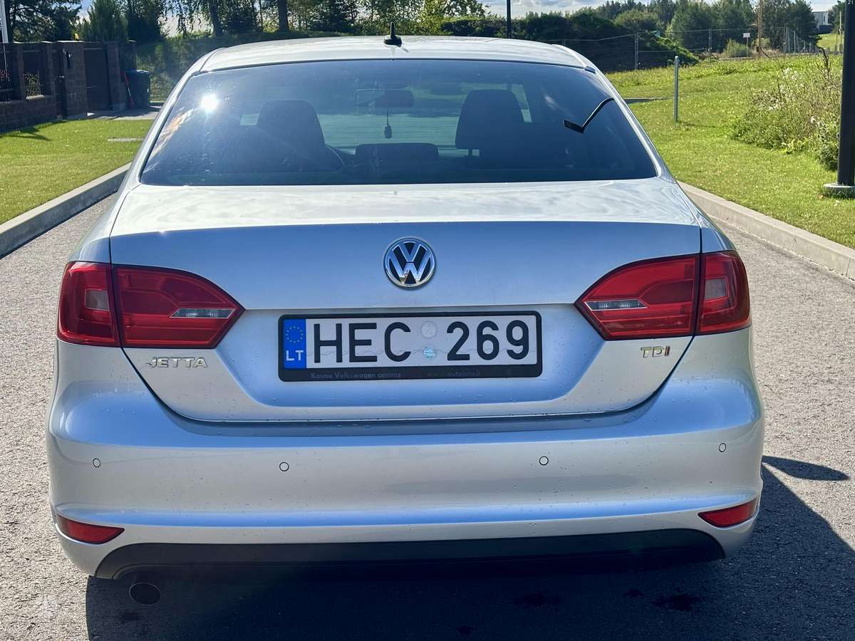 Volkswagen Jetta - 6