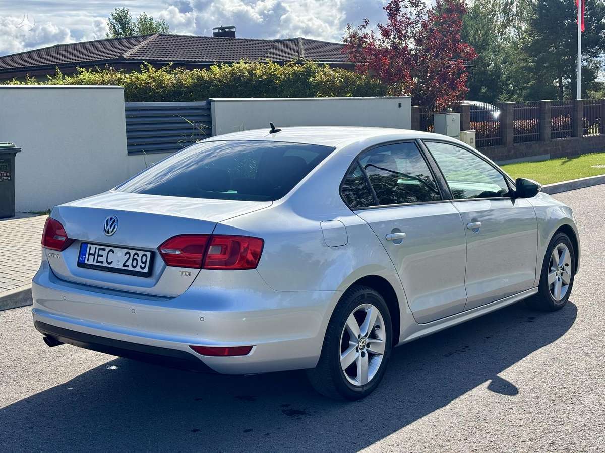 Volkswagen Jetta - 7