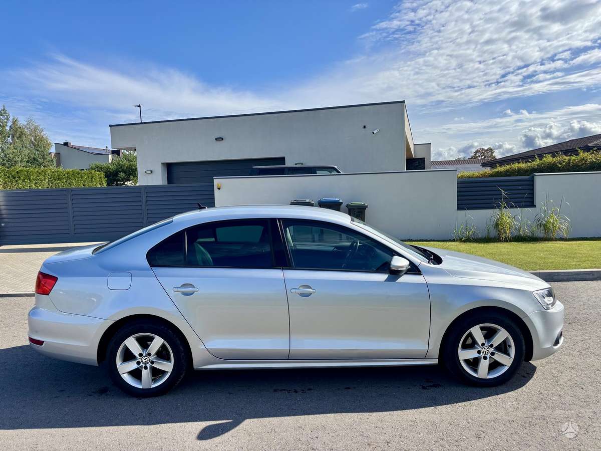 Volkswagen Jetta - 9