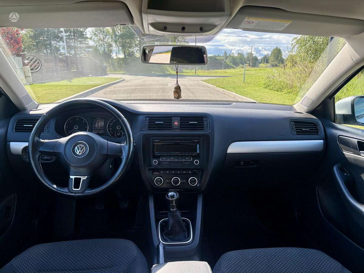 Volkswagen Jetta - 12