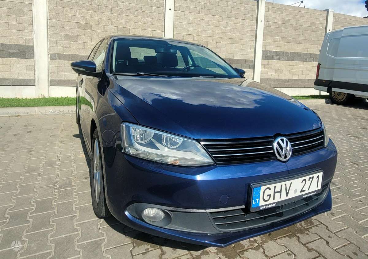 Volkswagen Jetta - 1