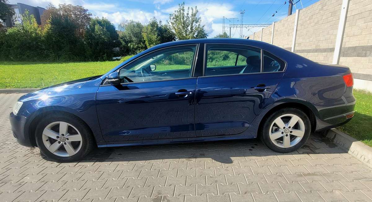 Volkswagen Jetta - 2