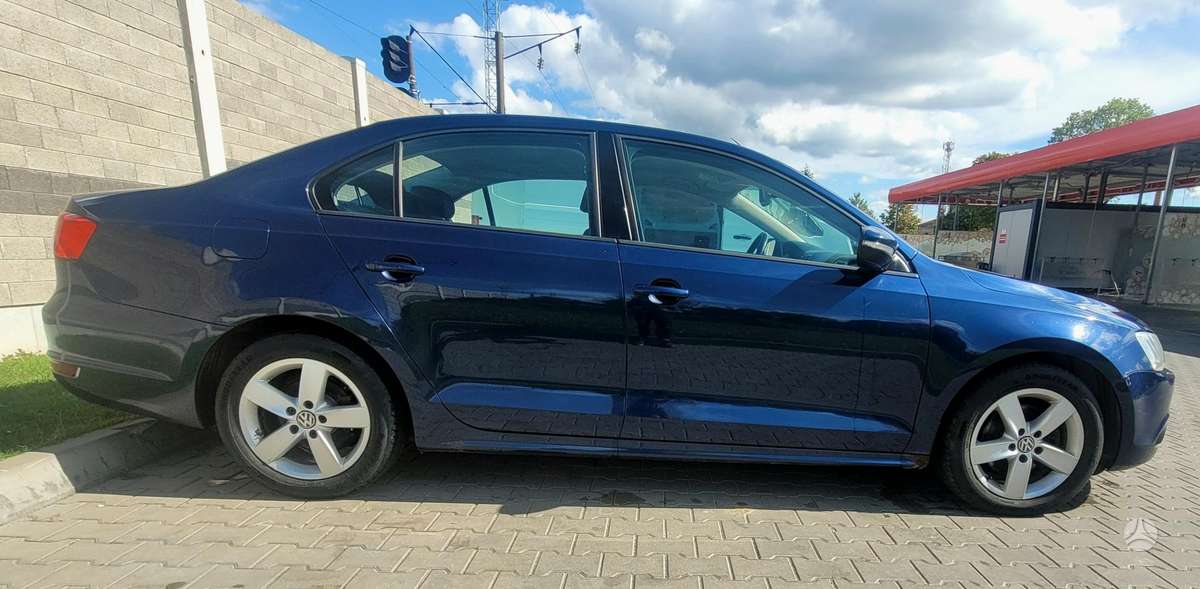 Volkswagen Jetta - 3