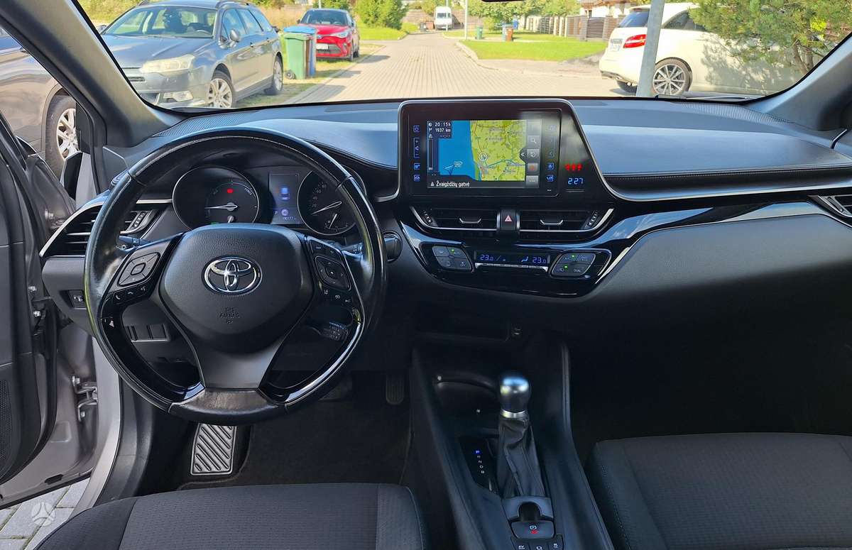 Toyota C-HR - 11