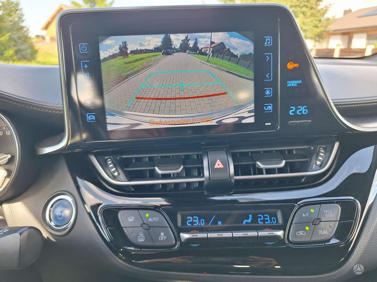 Toyota C-HR - 12