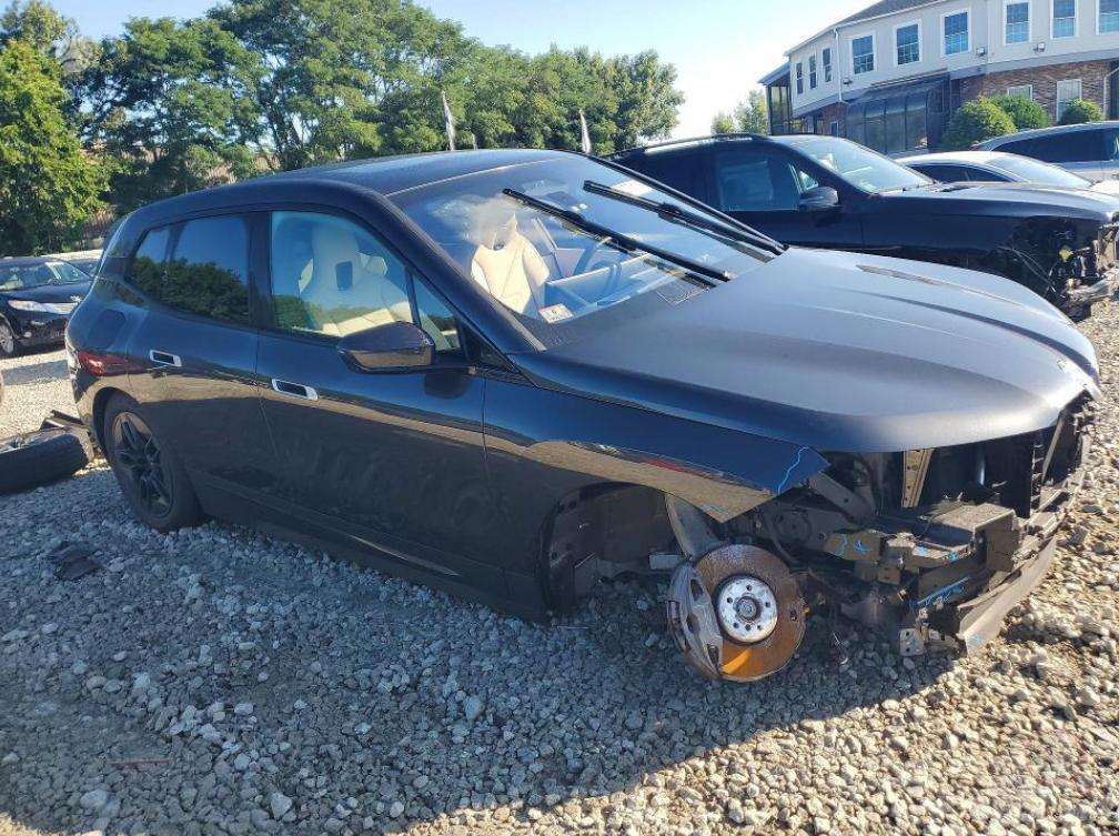 BMW iX, Внедорожник / Кроссовер