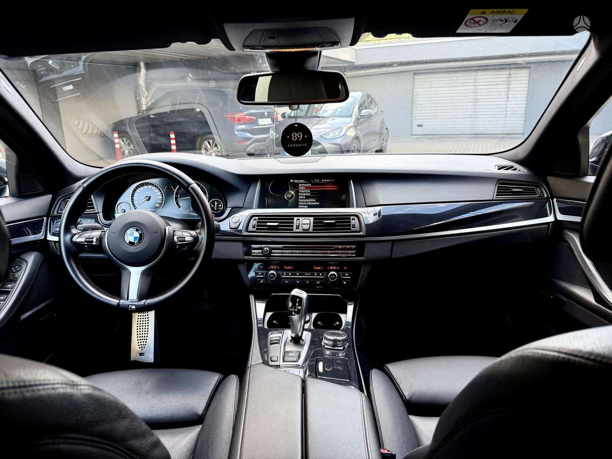 BMW 530, universalas