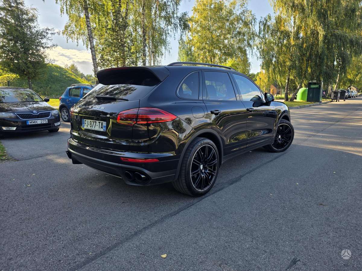 Porsche Cayenne - 2