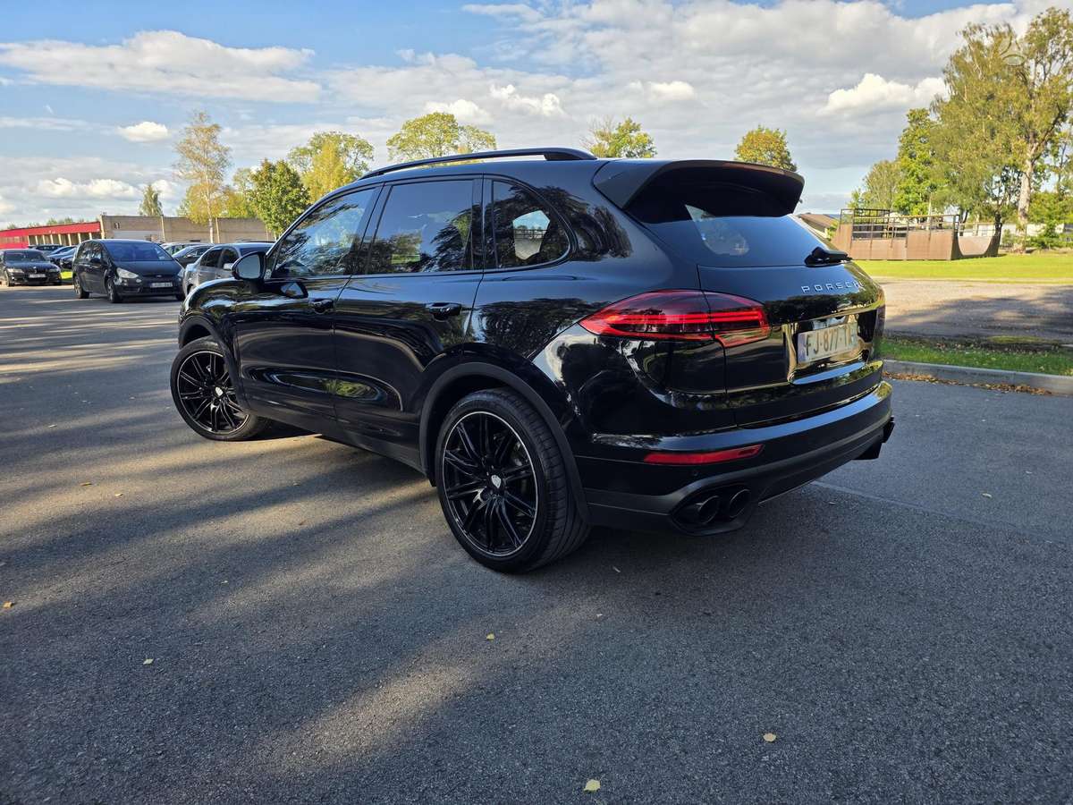 Porsche Cayenne - 4
