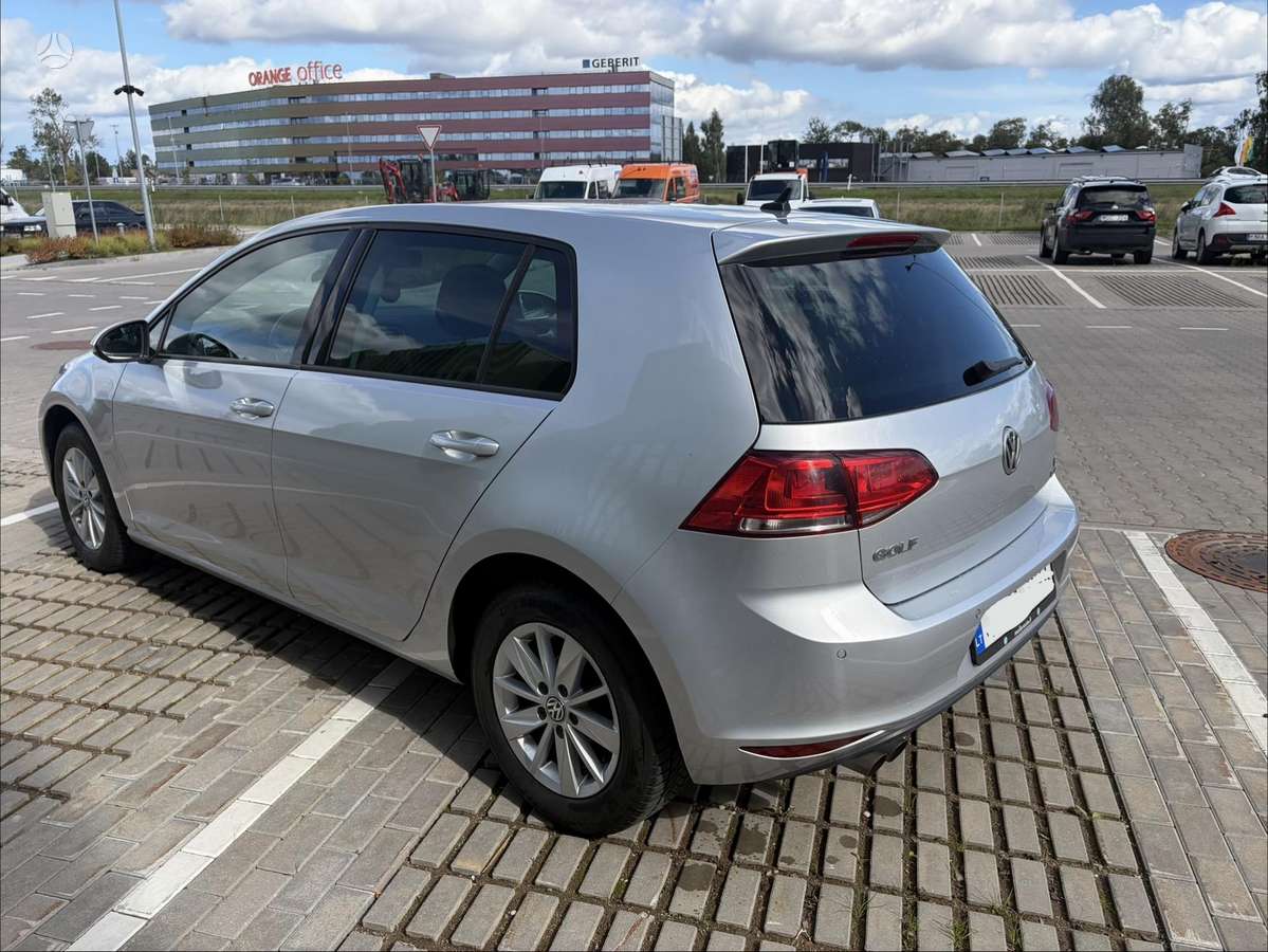 Volkswagen Golf - 5