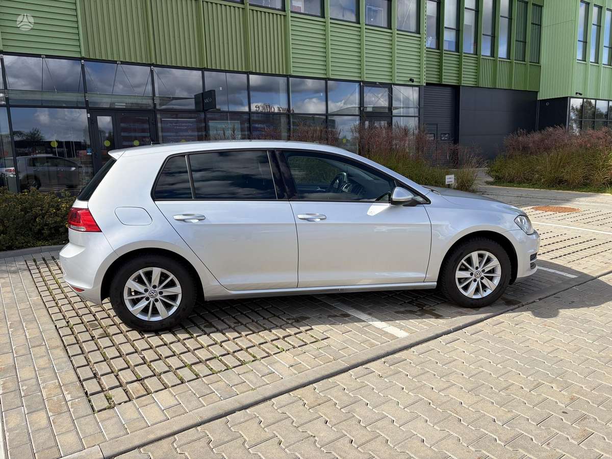 Volkswagen Golf - 8