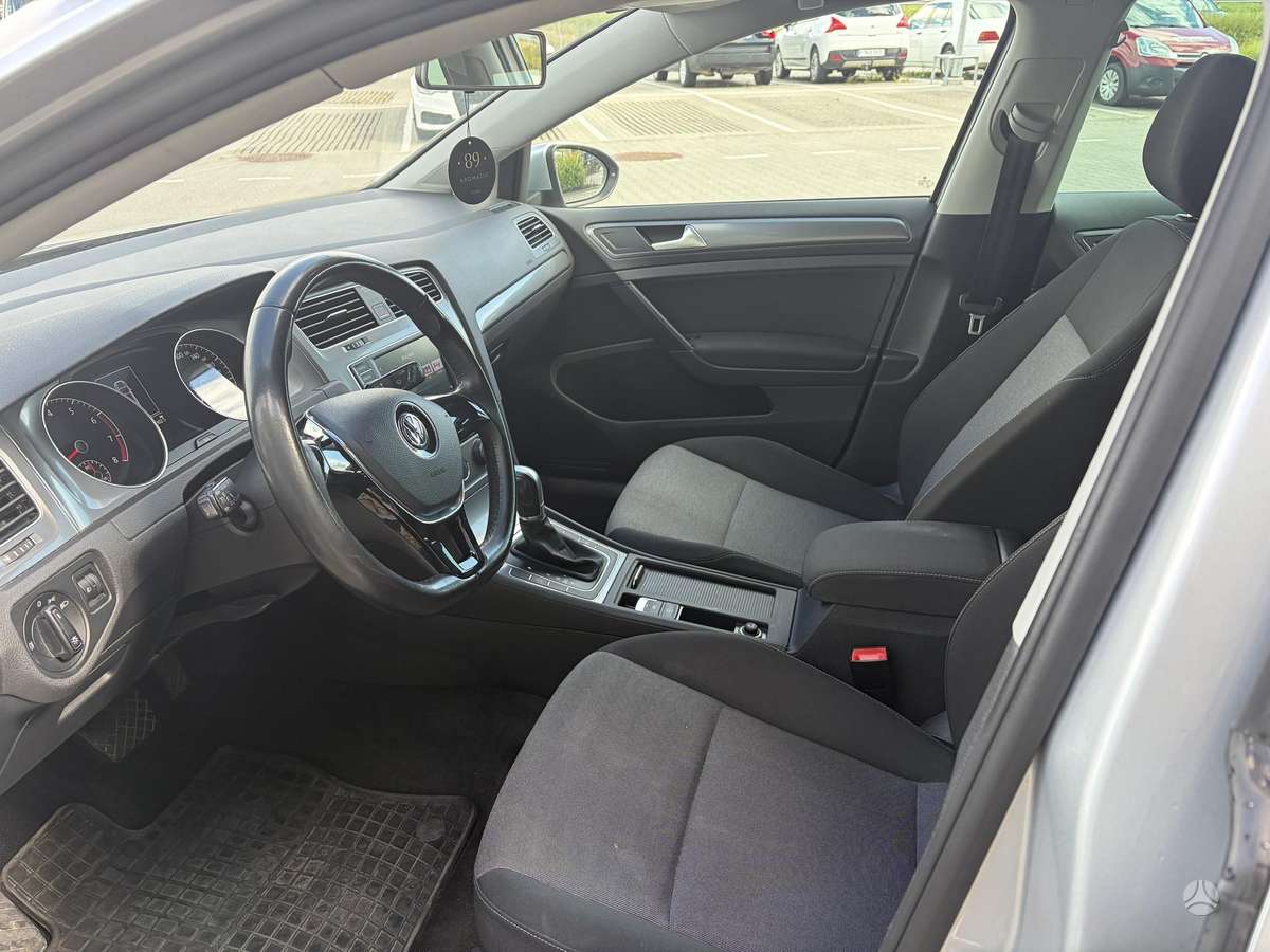 Volkswagen Golf - 10