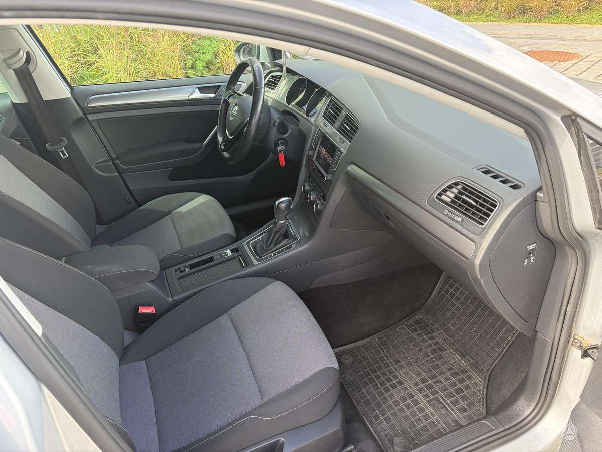 Volkswagen Golf - 11