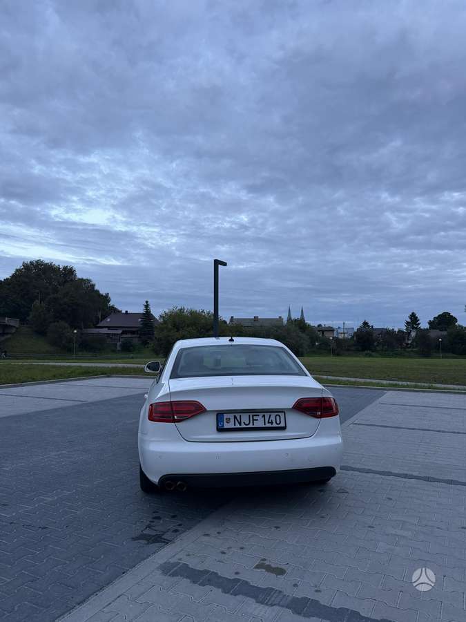 Audi A4, 2.0 l., Седан