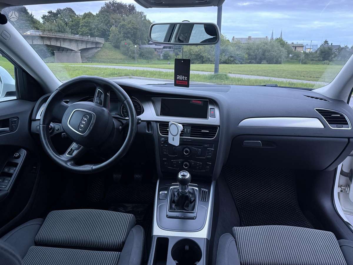 Audi A4, 2.0 l., Седан