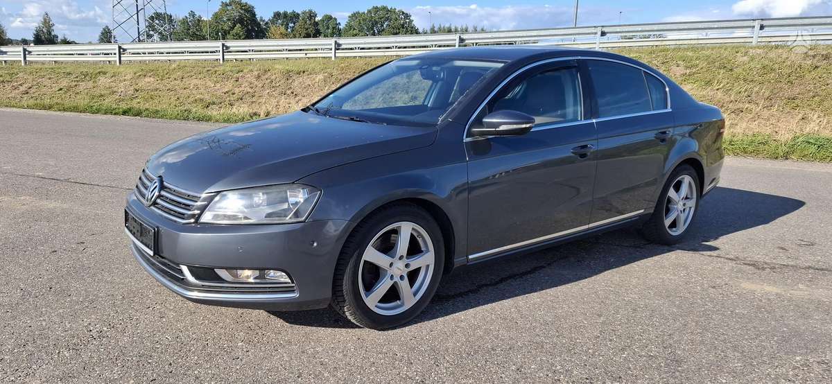 Volkswagen Passat - 1